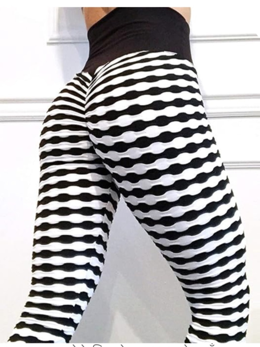 Black and White Scrunch Butt Leggings